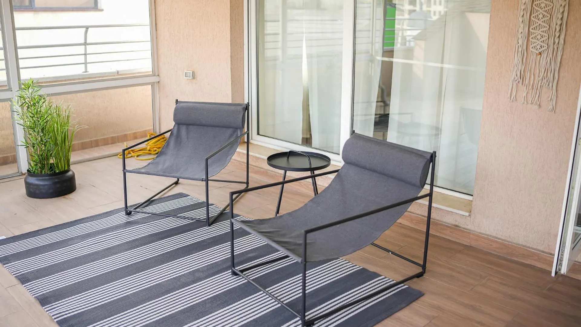 Penthouse With Huge Rooftop Terrace & City View Bucharest 0*,