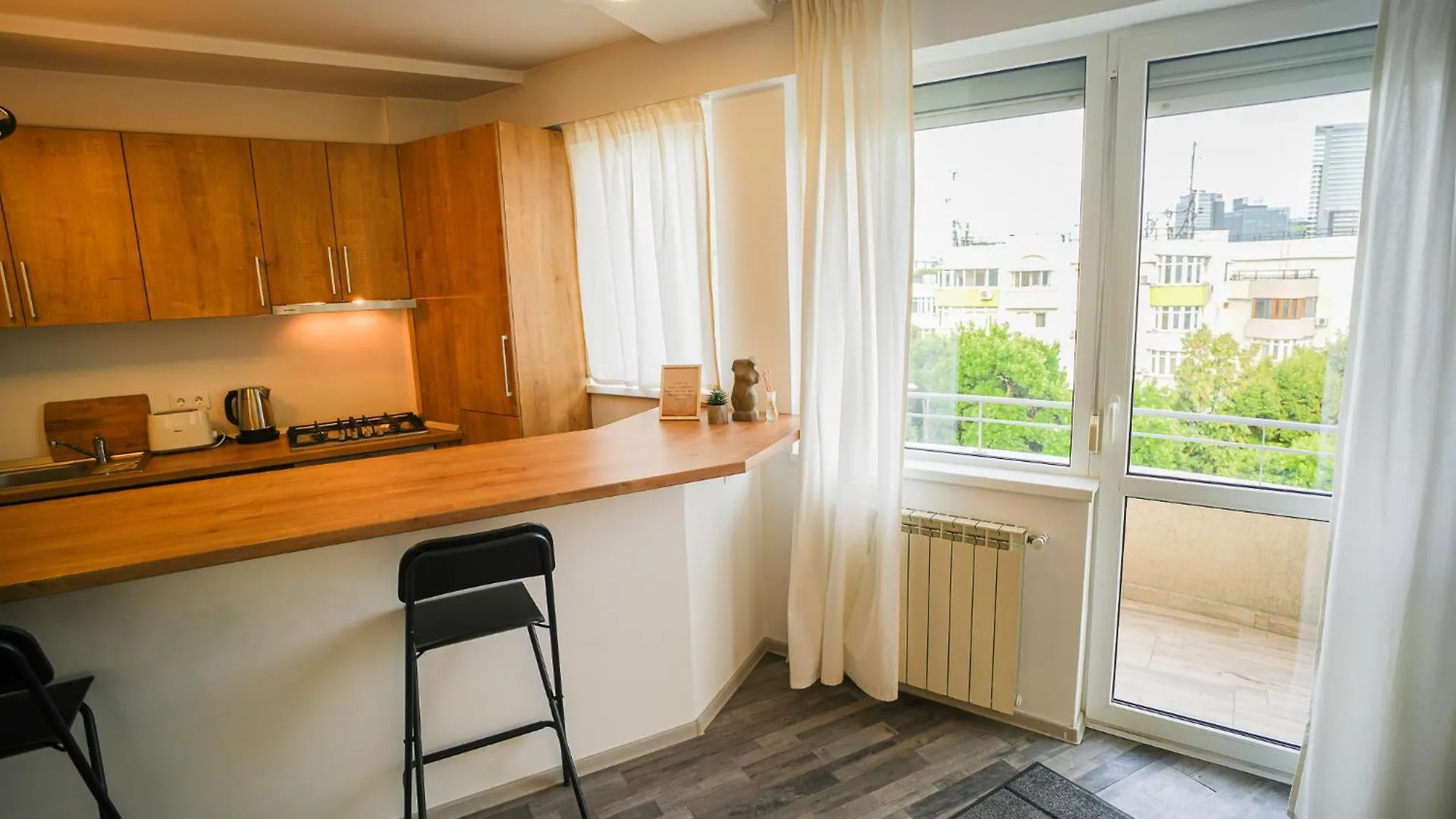 Penthouse With Huge Rooftop Terrace & City View Bucharest Apartment