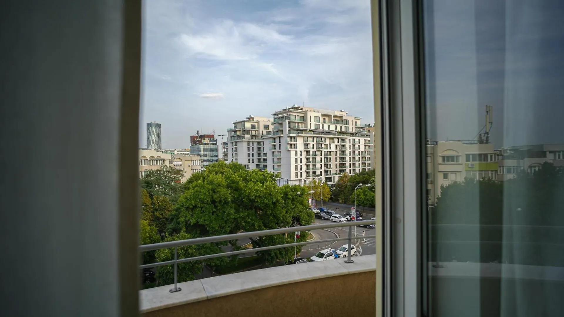 Penthouse With Huge Rooftop Terrace & City View Bucharest Apartment