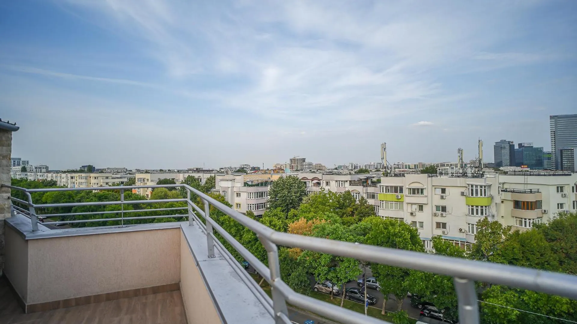 Penthouse With Huge Rooftop Terrace & City View Bucharest Apartment