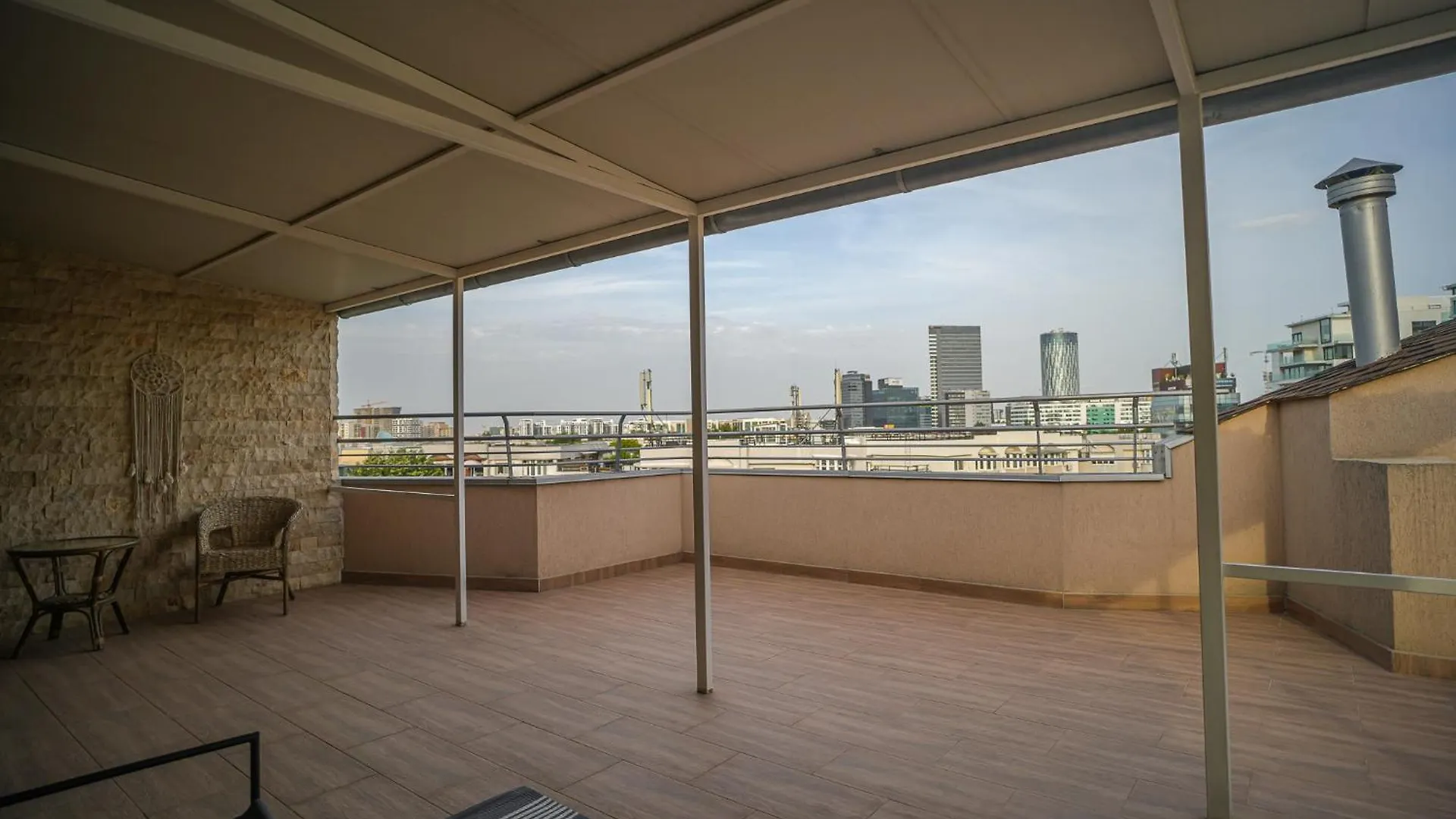 Penthouse With Huge Rooftop Terrace & City View Bucharest