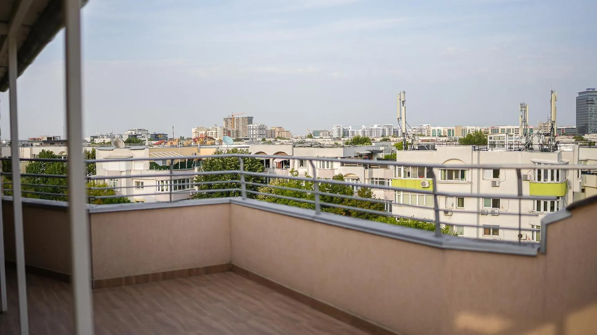 Apartment Penthouse With Huge Rooftop Terrace & City View Bucharest