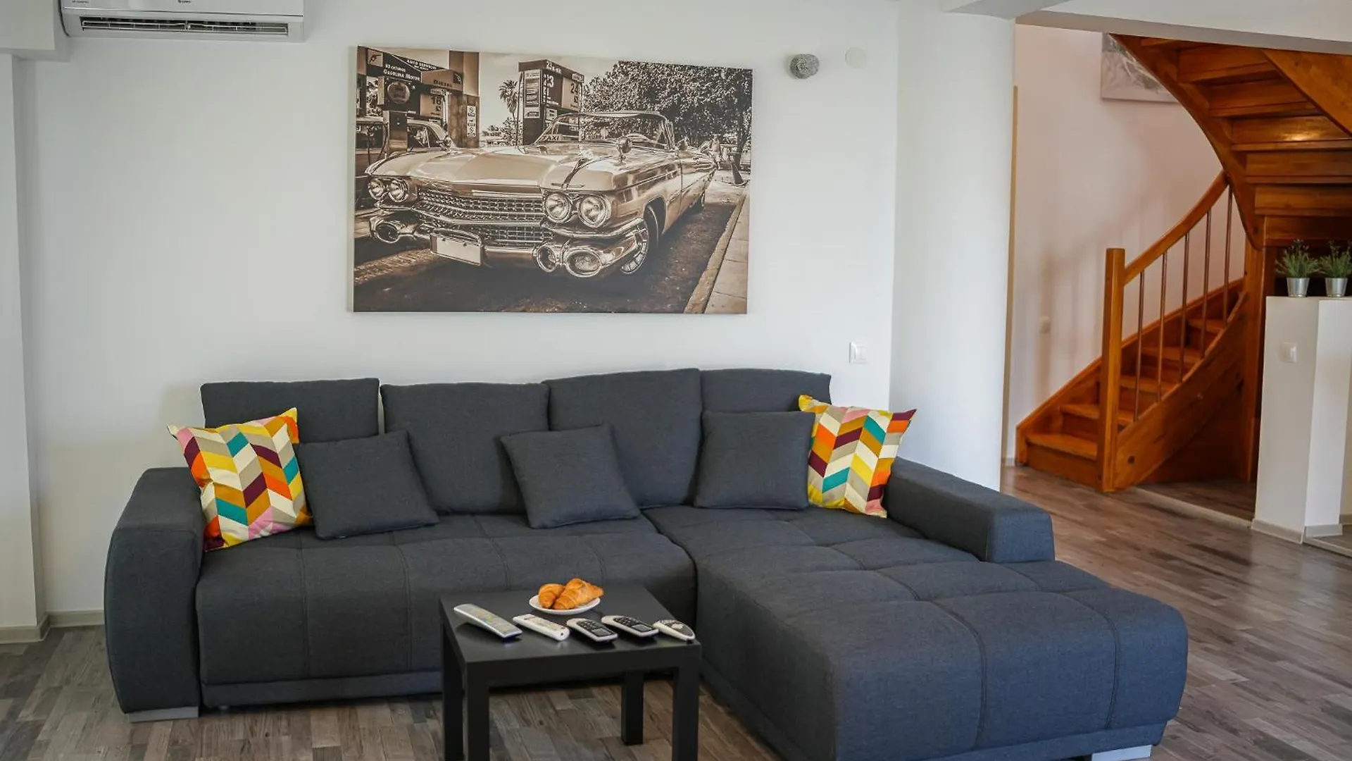 Penthouse With Huge Rooftop Terrace & City View Bucharest Apartment