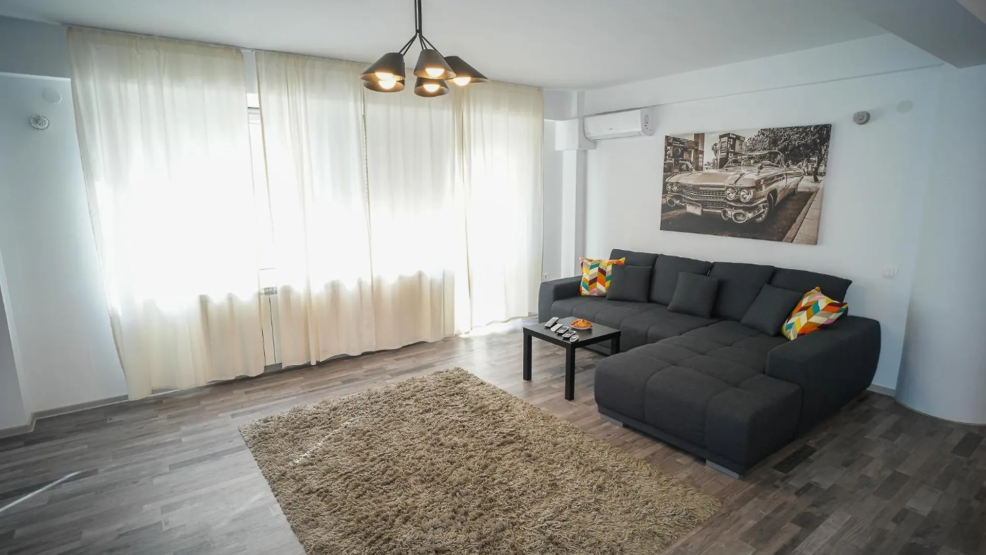 Penthouse With Huge Rooftop Terrace & City View Bucharest Apartment