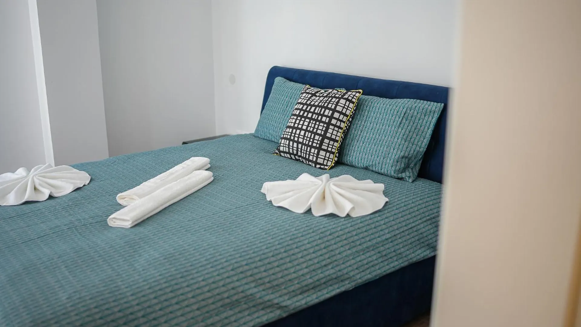 Apartment Penthouse With Huge Rooftop Terrace & City View Bukarest