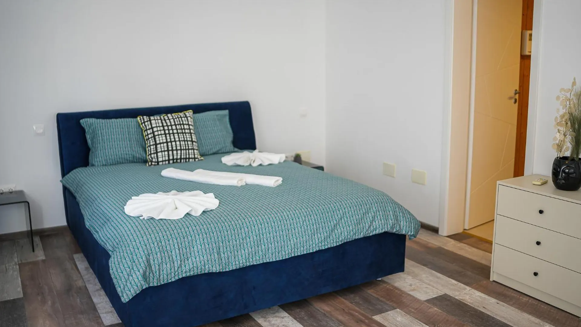 Apartment Penthouse With Huge Rooftop Terrace & City View Bukarest