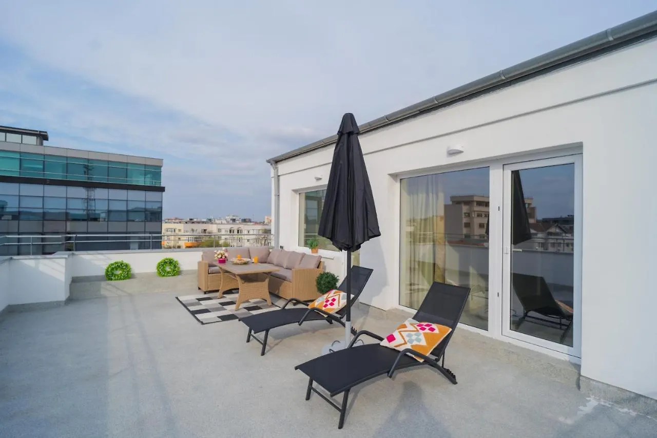 Penthouse With Huge Rooftop Terrace & City View Bukarest Apartment
