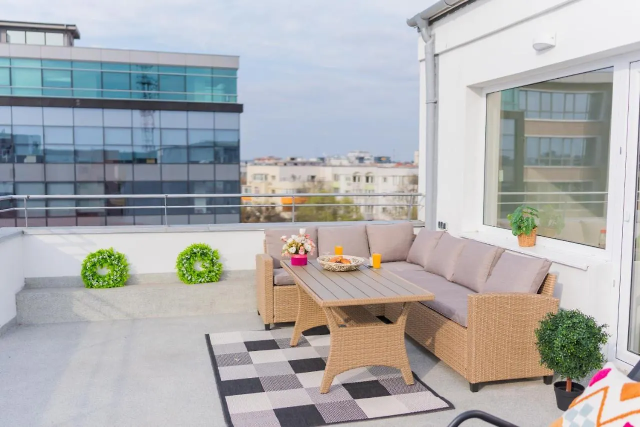 Penthouse With Huge Rooftop Terrace & City View Bukarest