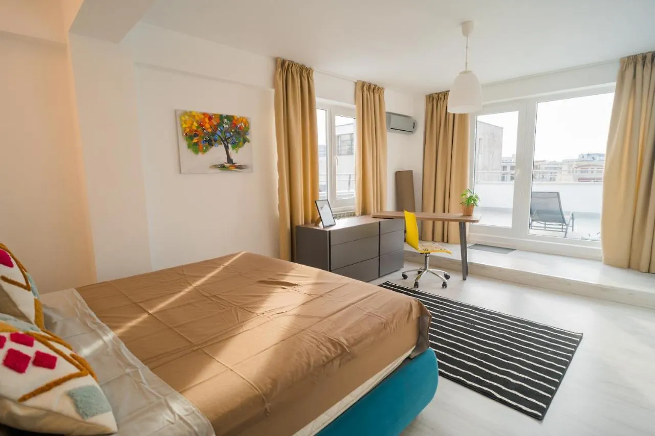 Apartment Penthouse With Huge Rooftop Terrace & City View Bukarest