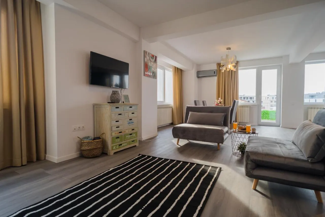 Penthouse With Huge Rooftop Terrace & City View Bukarest Apartment