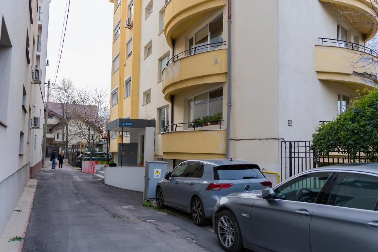Penthouse With Huge Rooftop Terrace & City View Bukarest Apartment