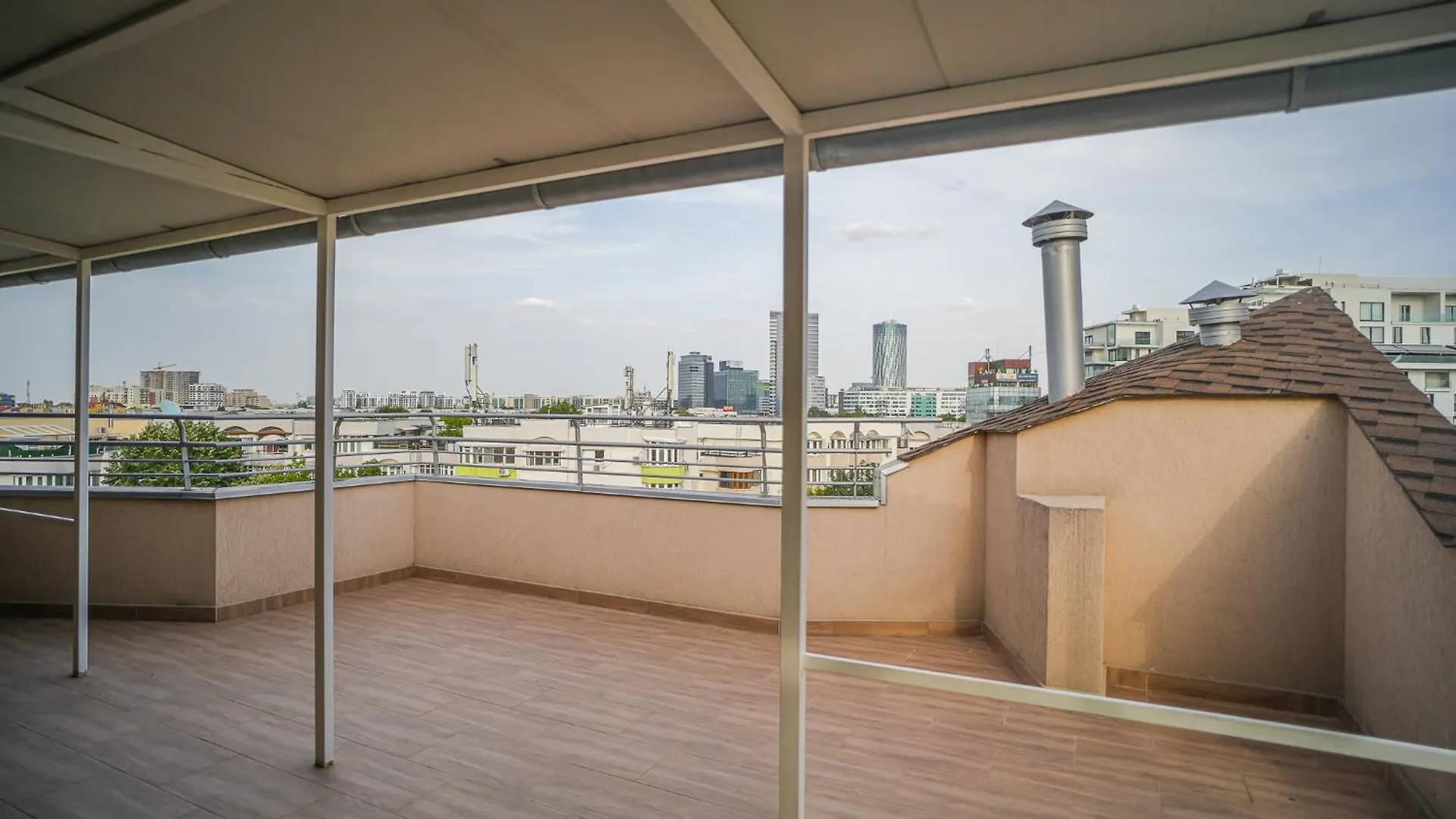 Penthouse With Huge Rooftop Terrace & City View Bukarest 0*,