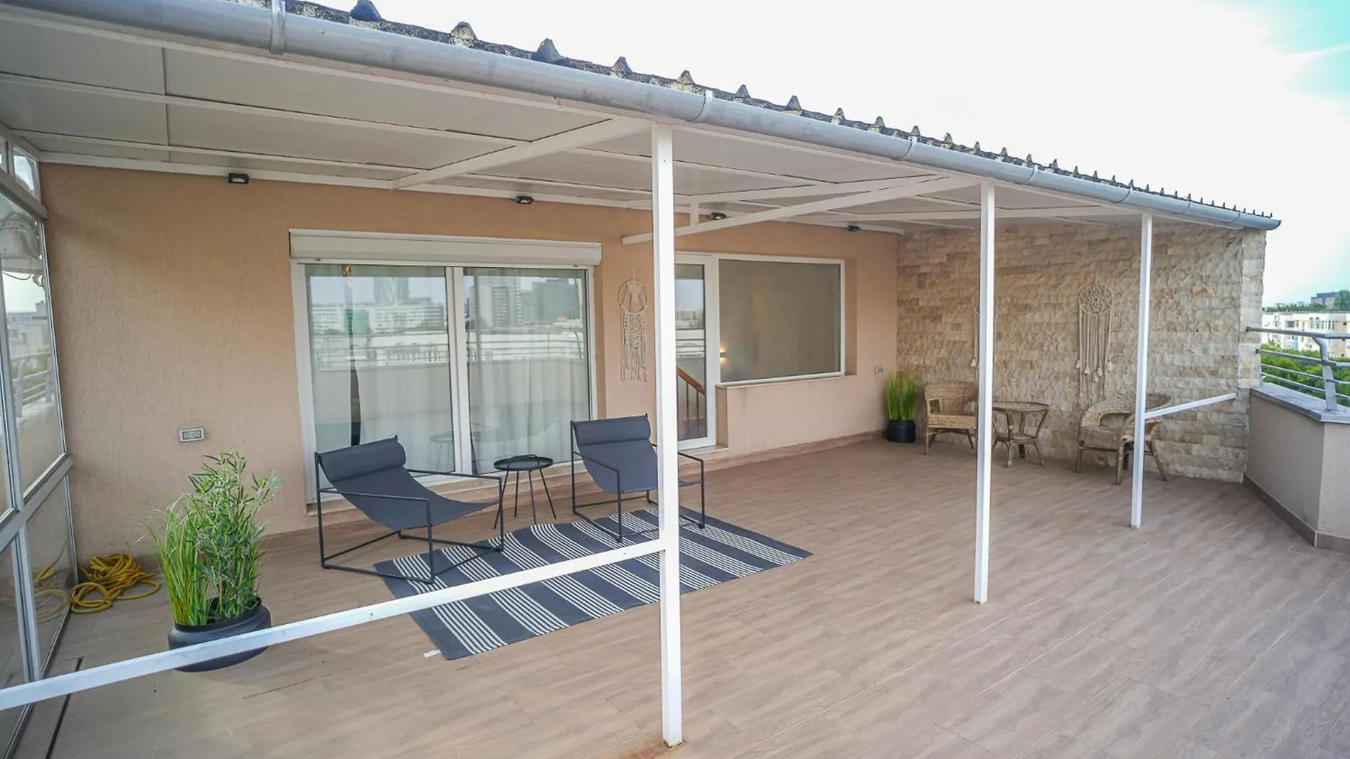 Penthouse With Huge Rooftop Terrace & City View Bukarest 0*,  Rumänien
