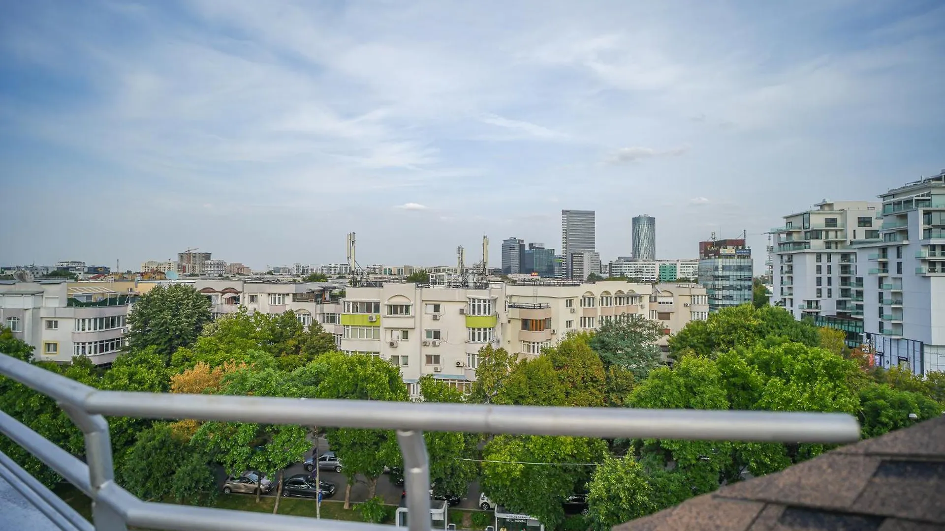 Apartment Penthouse With Huge Rooftop Terrace & City View Bukarest