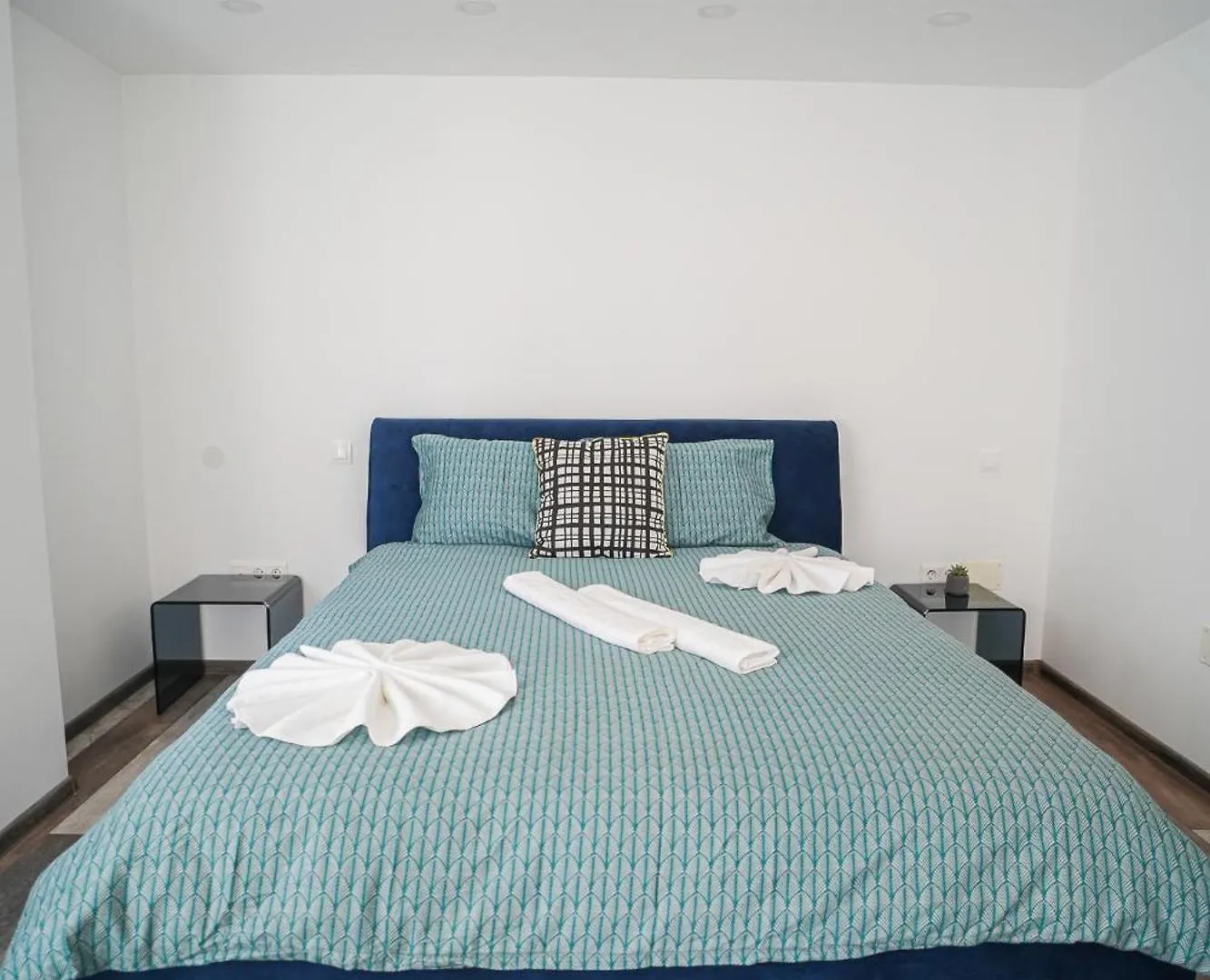 Penthouse With Huge Rooftop Terrace & City View Bukarest 0*,