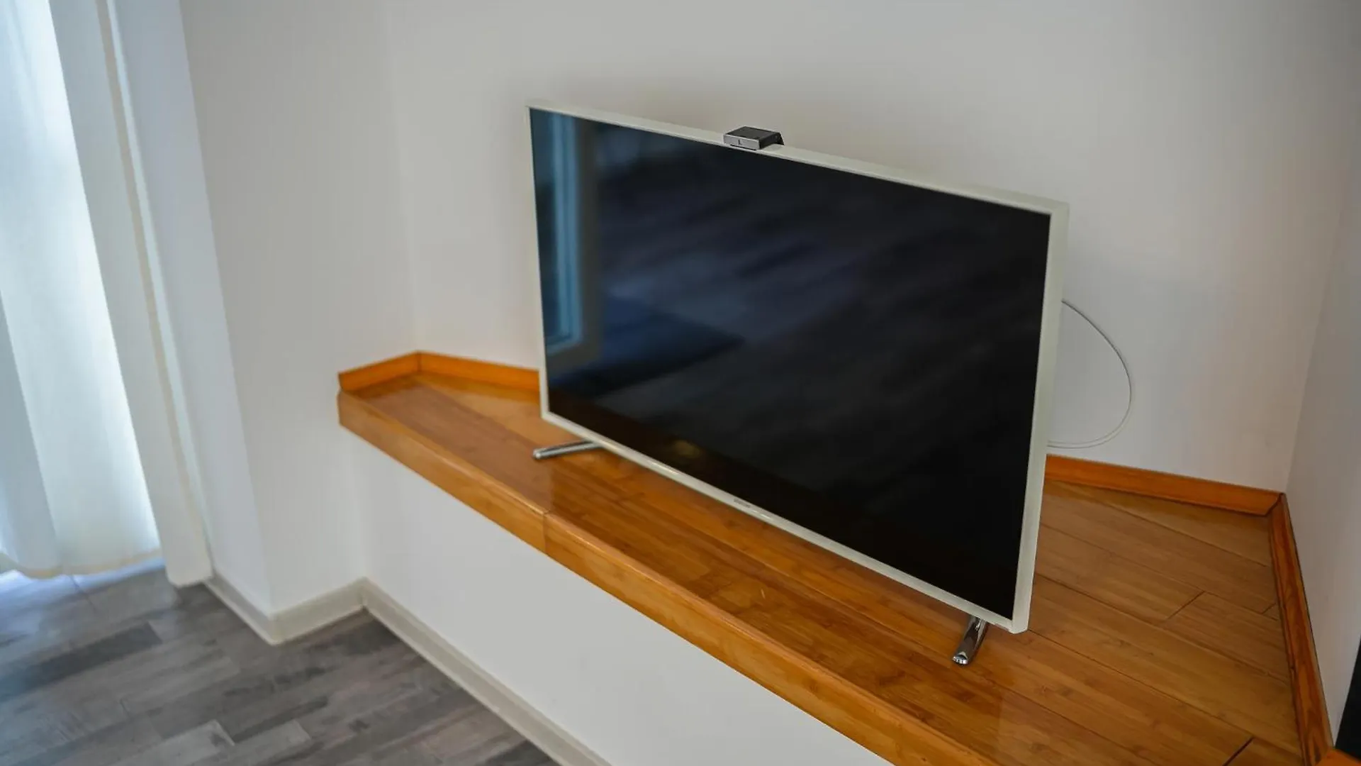 Penthouse With Huge Rooftop Terrace & City View Bukarest