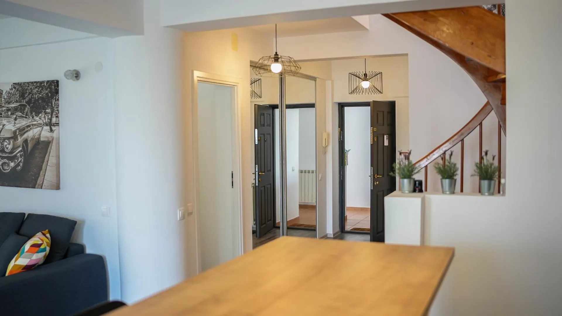 Penthouse With Huge Rooftop Terrace & City View Bukarest Apartment