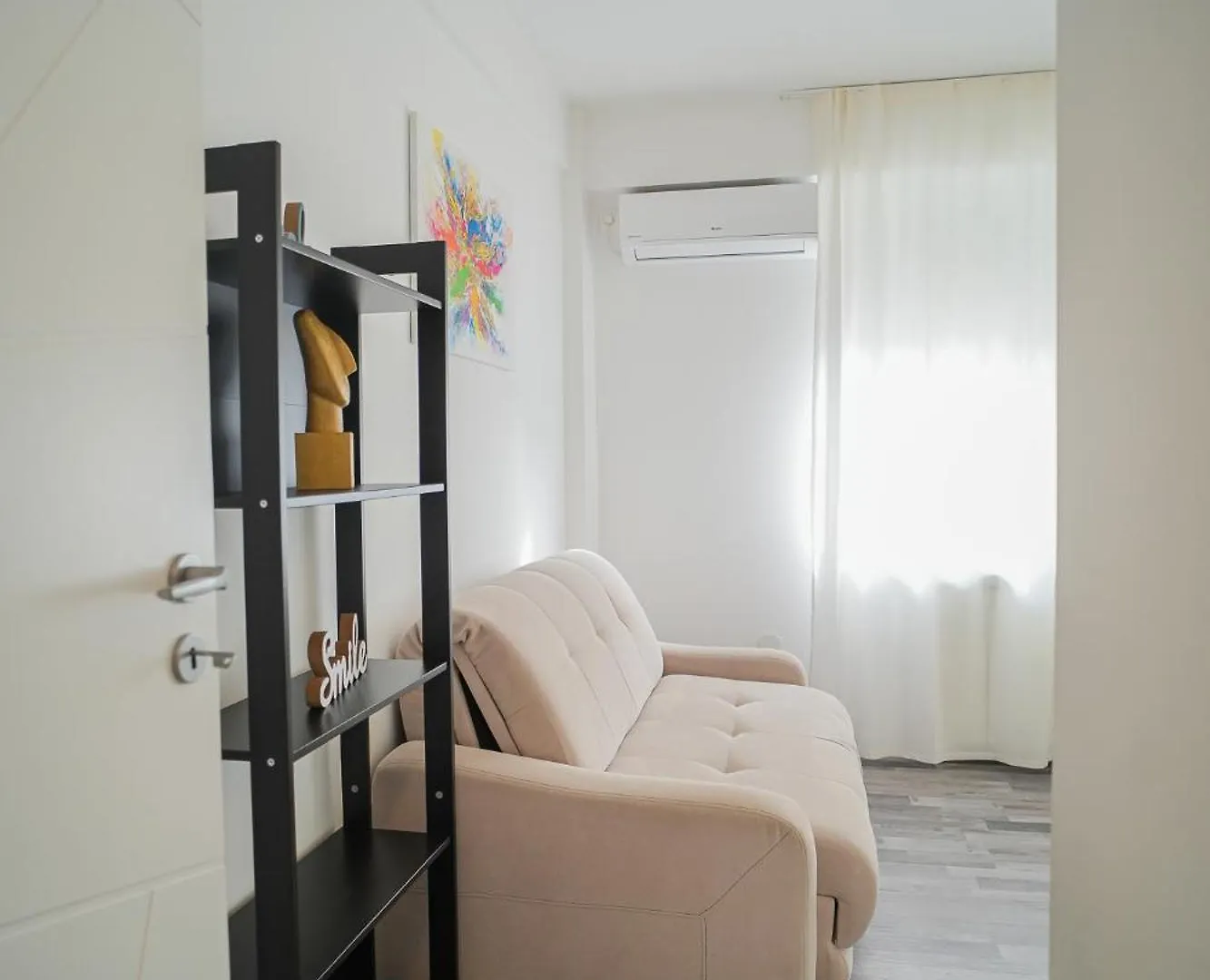 Penthouse With Huge Rooftop Terrace & City View Bukarest